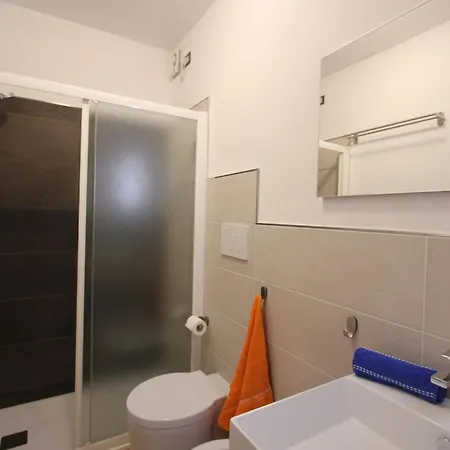 Cozy Flat Near The 비비오네